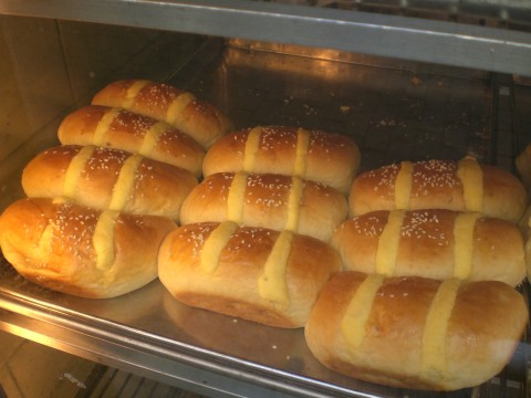 hk hennessy road wan chai honolulu cafe bakery e99b9ee5b0bee58c85 cocktail bun 480x360 「兩周一聚」第十六期   一件小事之早餐